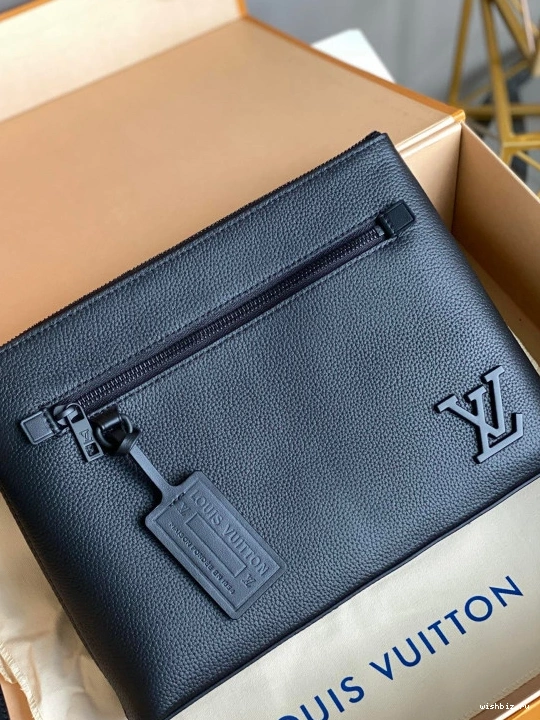 WIS LOUIS POUCH IPAD VUITTON 0124